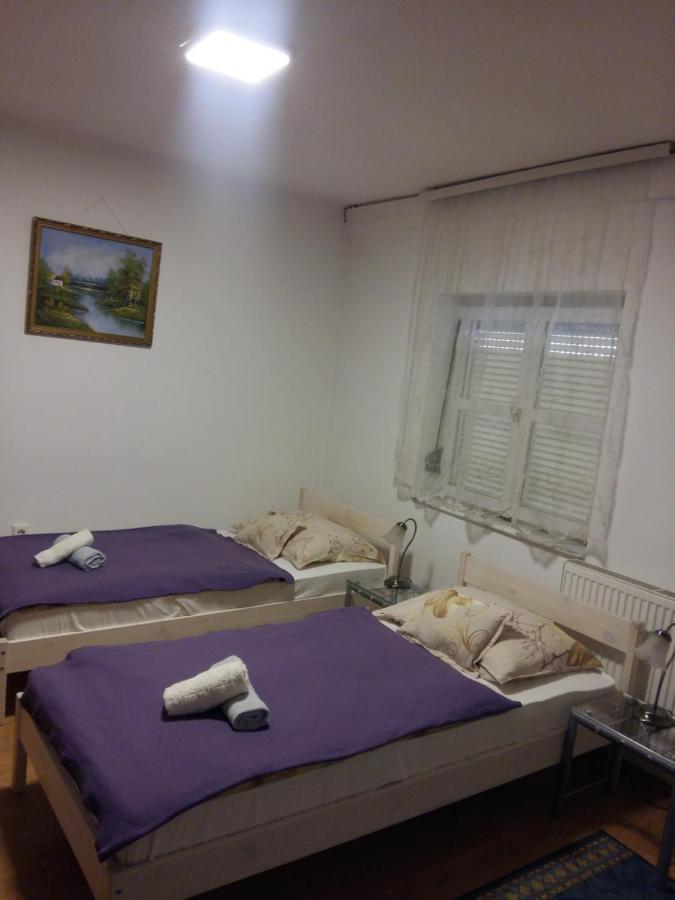 Bed and Breakfast Retro Panzio Печ Екстер'єр фото