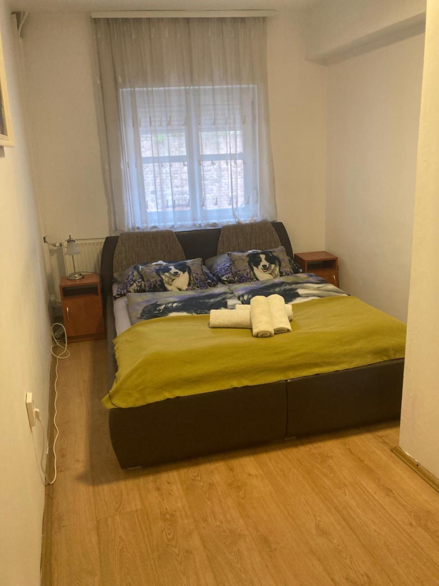 Bed and Breakfast Retro Panzio Печ Екстер'єр фото