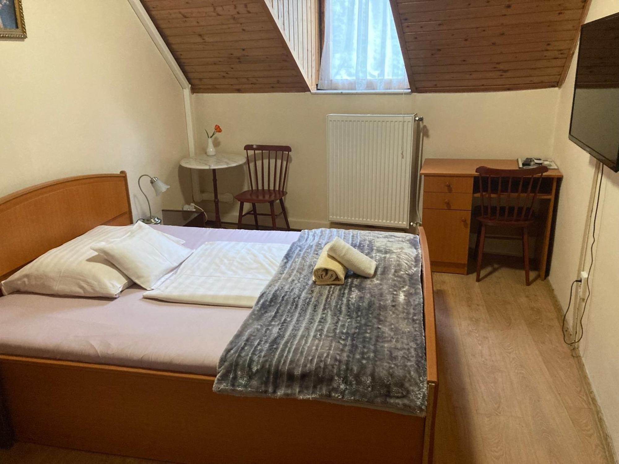 Bed and Breakfast Retro Panzio Печ Екстер'єр фото