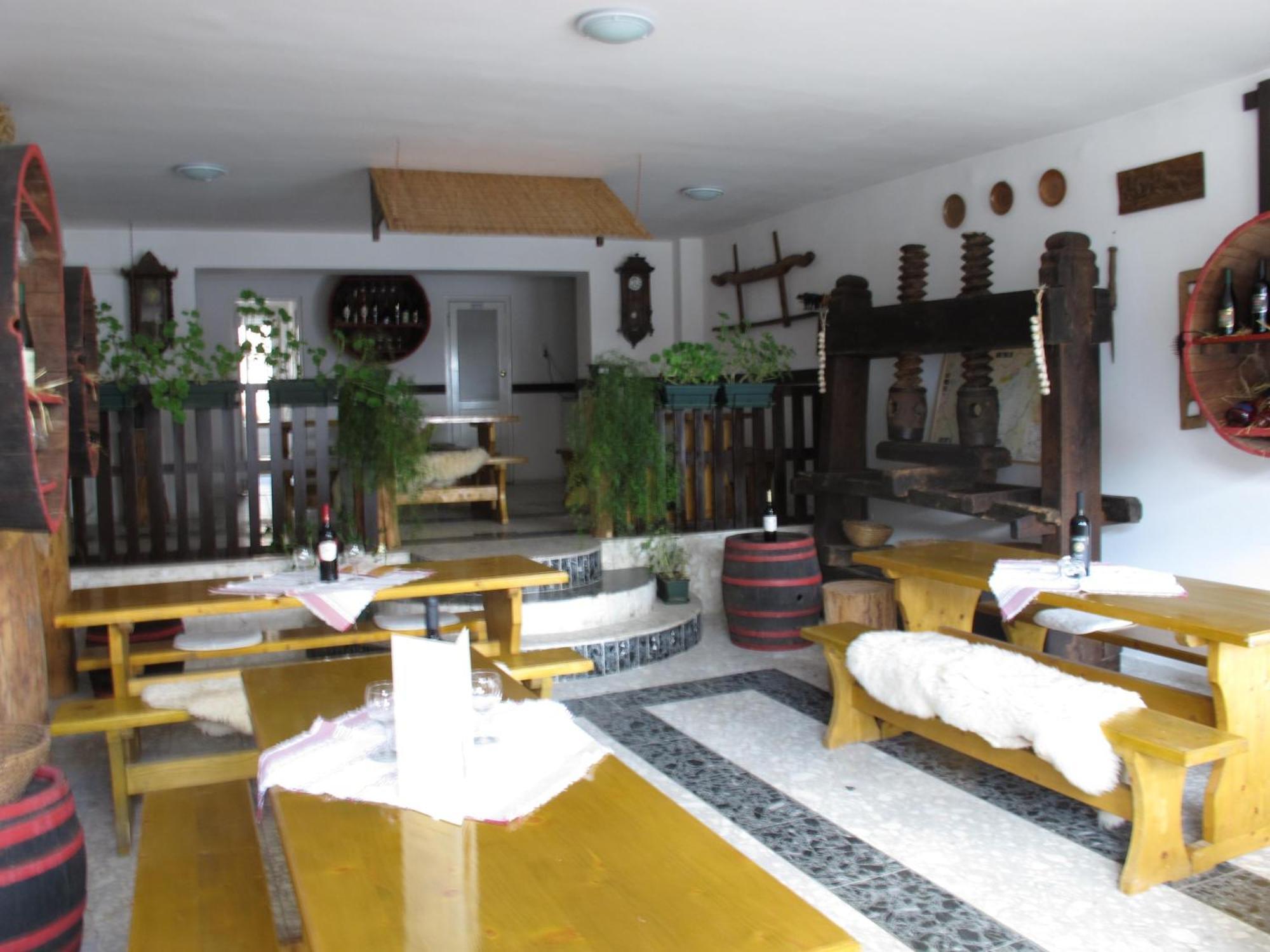 Bed and Breakfast Retro Panzio Печ Екстер'єр фото
