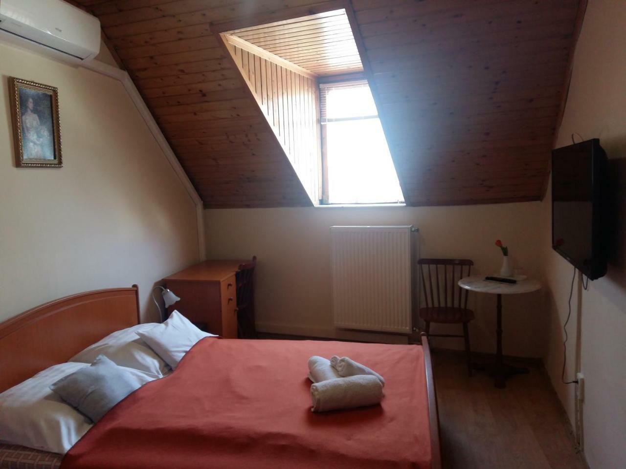 Bed and Breakfast Retro Panzio Печ Екстер'єр фото