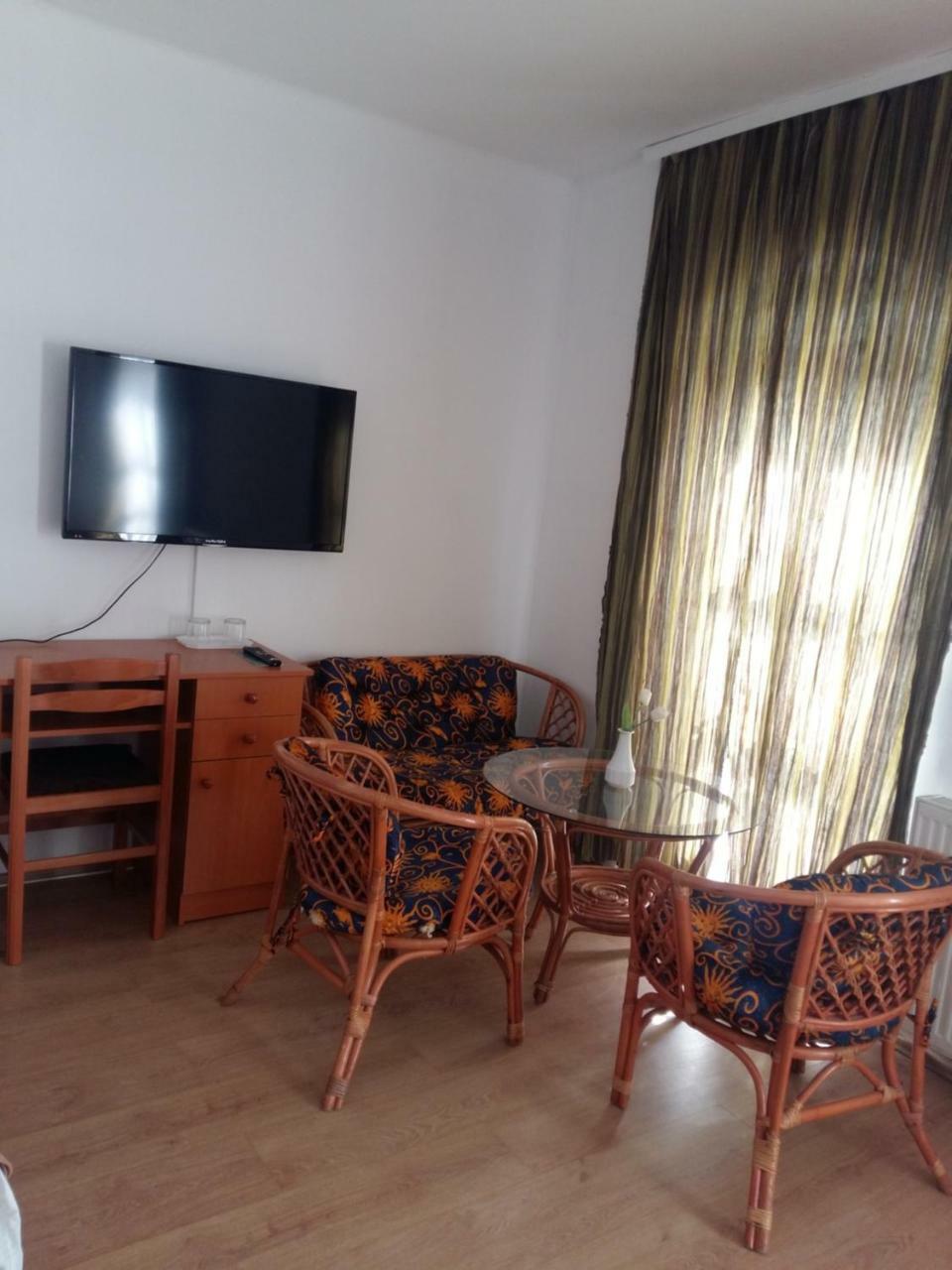 Bed and Breakfast Retro Panzio Печ Екстер'єр фото