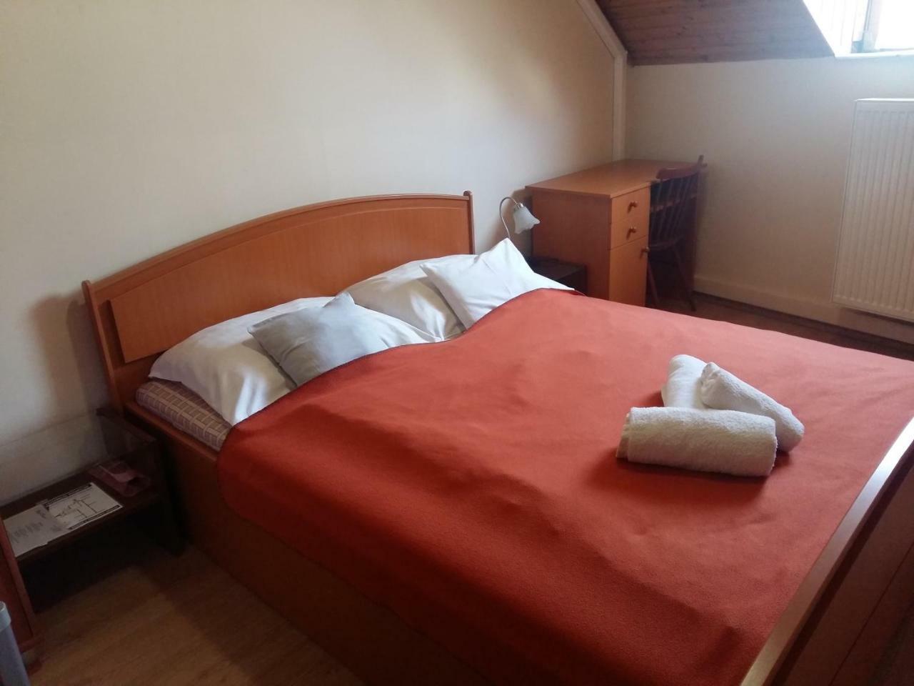 Bed and Breakfast Retro Panzio Печ Екстер'єр фото